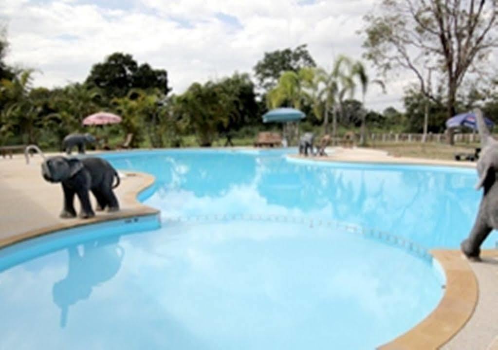Rainbow Resort Amphoe Phen Exterior foto